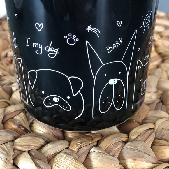 Sand + Paws Fresh Woods Candle - Picture 4 of 6